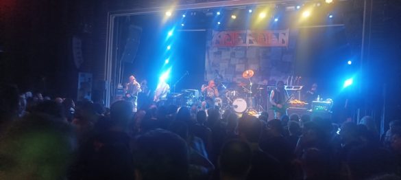 AcidEarth-live1