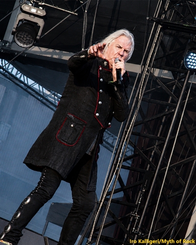 Saxon-live11