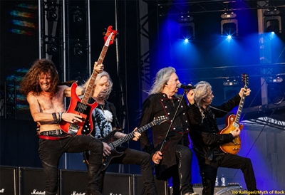 Saxon-live2