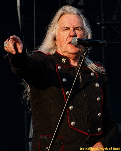 Saxon-live6