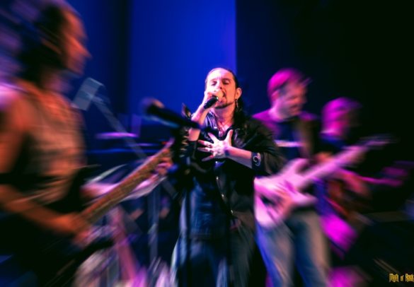 Hideaway-live1