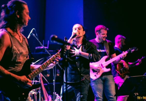 Hideaway-live10