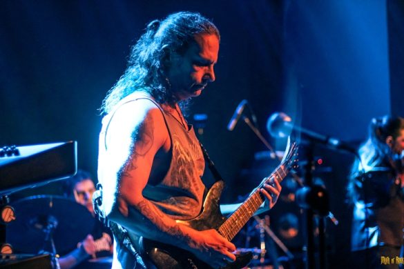 Hideaway-live11