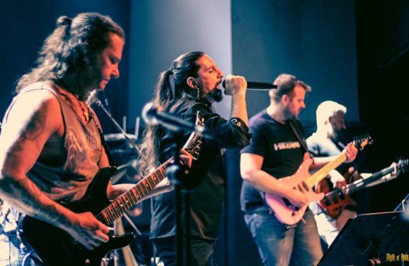 Hideaway-live13