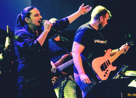Hideaway-live4