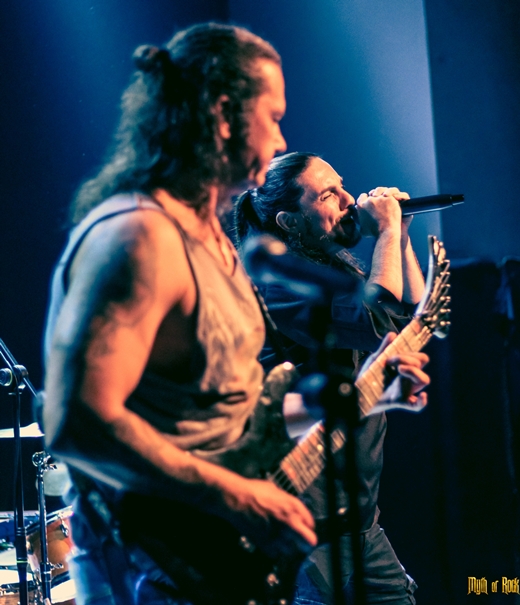 Hideaway-live6