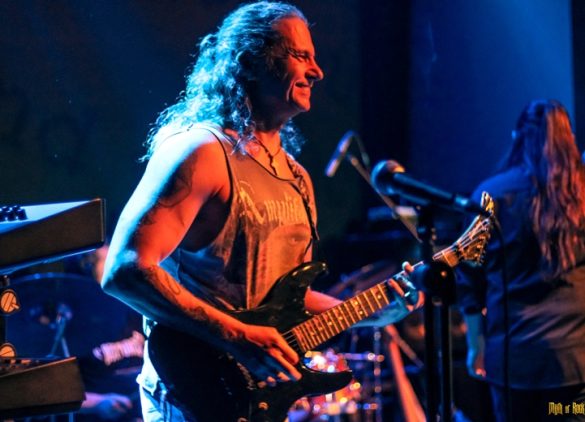 Hideaway-live9